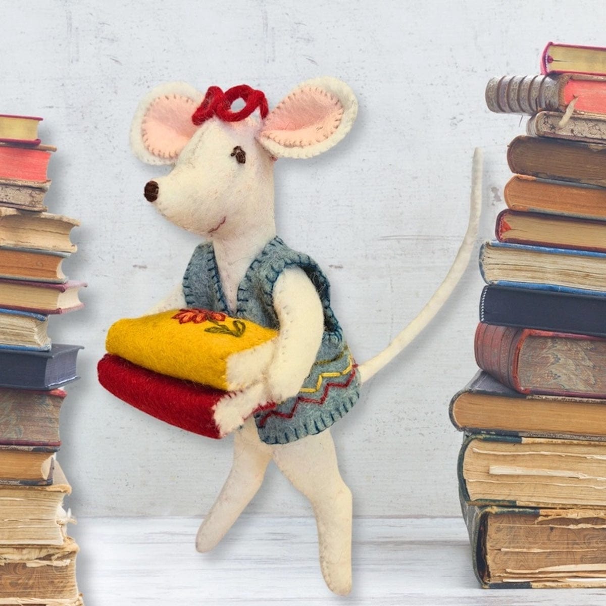 Corinne Lapierre Craft Sets Wool Mix Felt Craft Kit Little Mouse, The Librarian