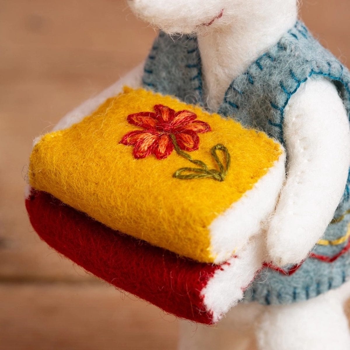 Corinne Lapierre Craft Sets Wool Mix Felt Craft Kit Little Mouse, The Librarian